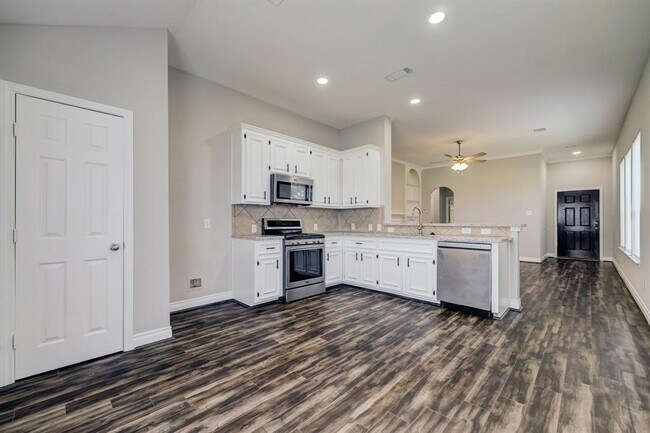 Foto del edificio - 2116 Breezeway Ln