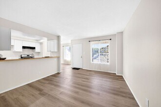 Building Photo - 2324 Lillyvale Ave