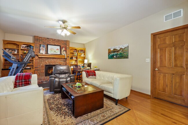 Foto del edificio - 3408 Tall Grass Dr