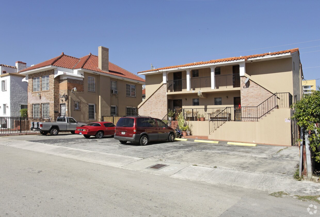 Foto del edificio - 423-427 NE 27th St