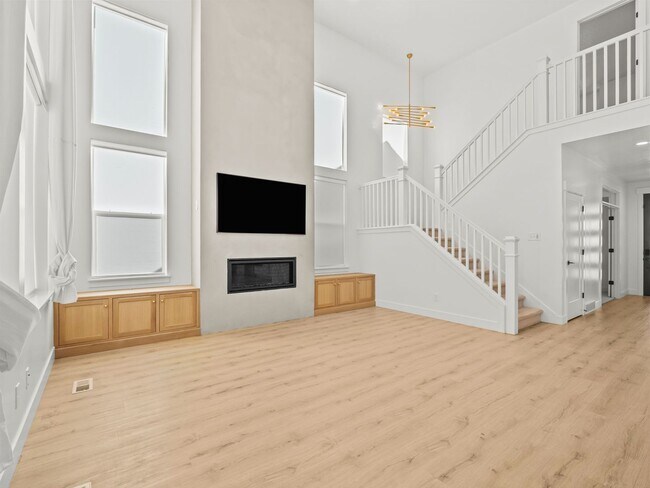 Building Photo - 5 Bed / 3.5 Bath Home in Saratoga Springs – Spacious Living Near Utah Lake