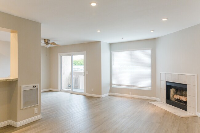 Living and Dining - 712 Silver Dr