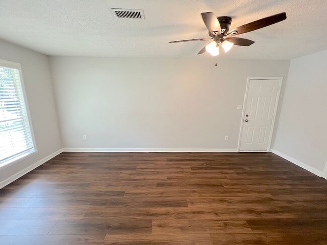Building Photo - 3 BED | 2 BATH | VERNONBURG | FRESH RENO
