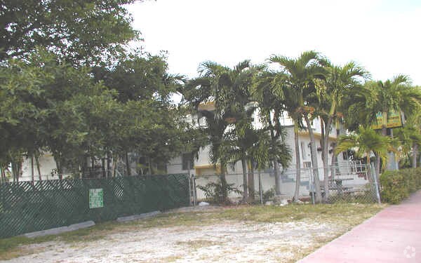 Foto del edificio - Vera's Apartments & Efficiences