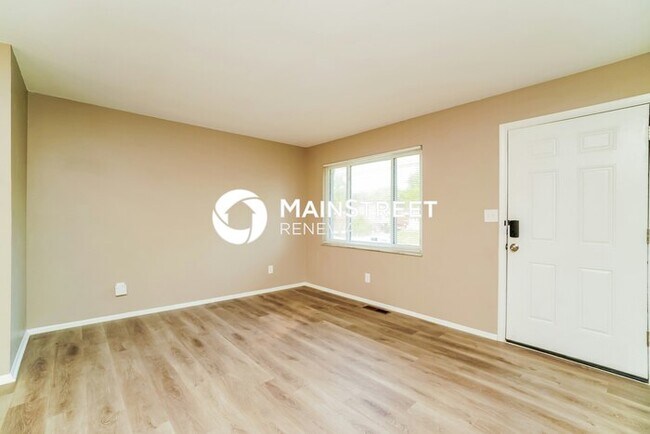 Building Photo - 3 Bedroom Pet-Friendly Home in Columbus, OH with Main Street Renewal