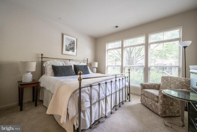 Foto del edificio - 7822 Tilghman St