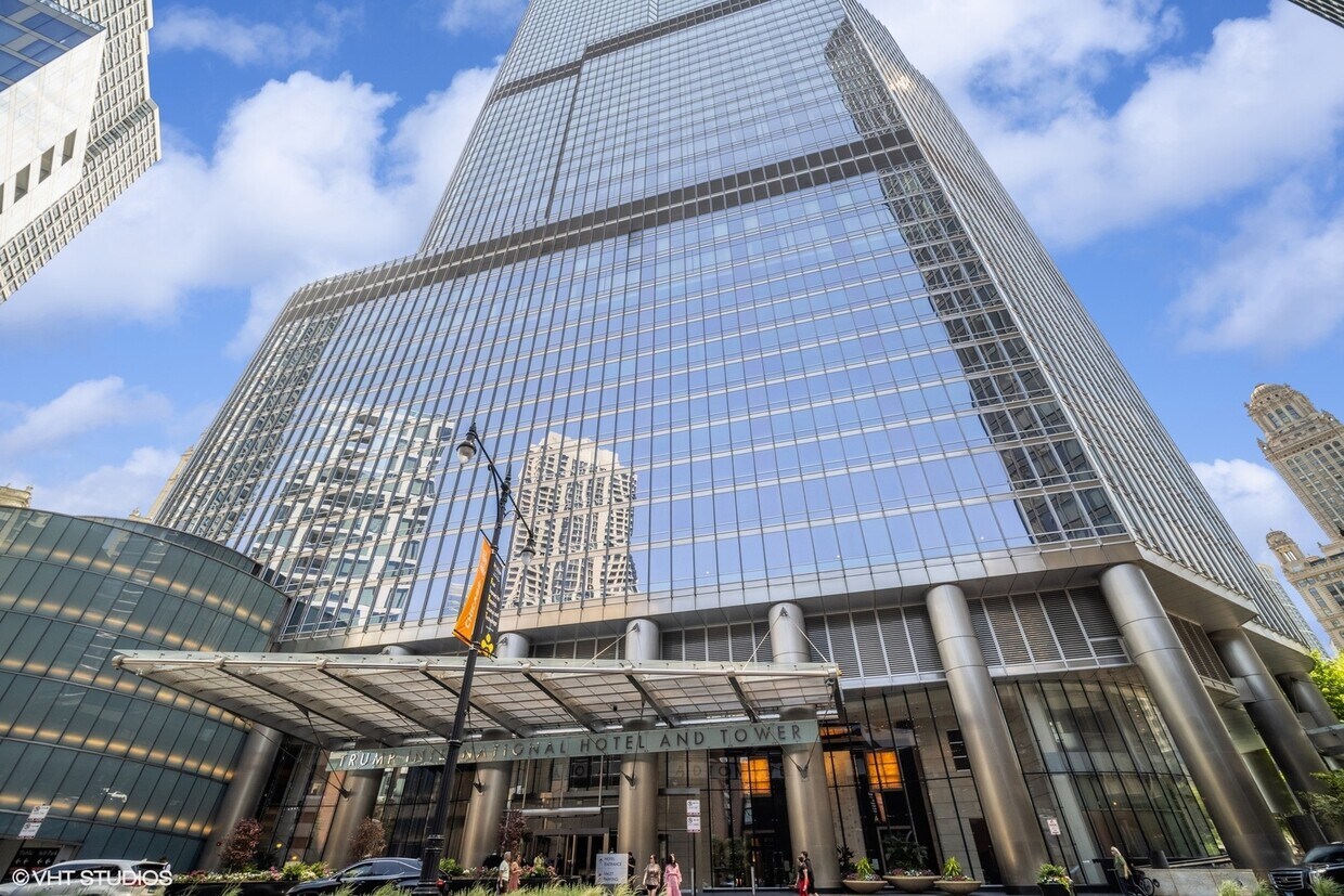 Foto principal - 401 N Wabash Ave