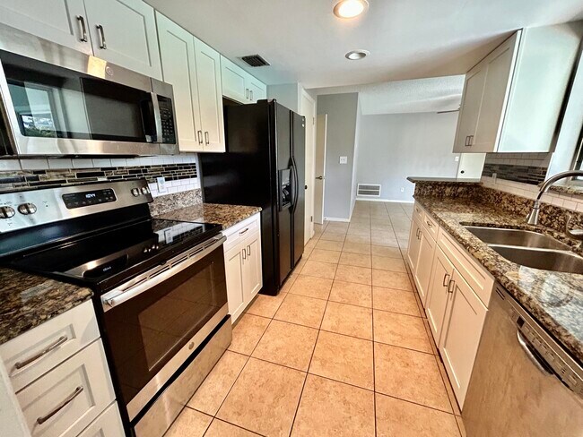 Building Photo - 5712 Shannon Dr