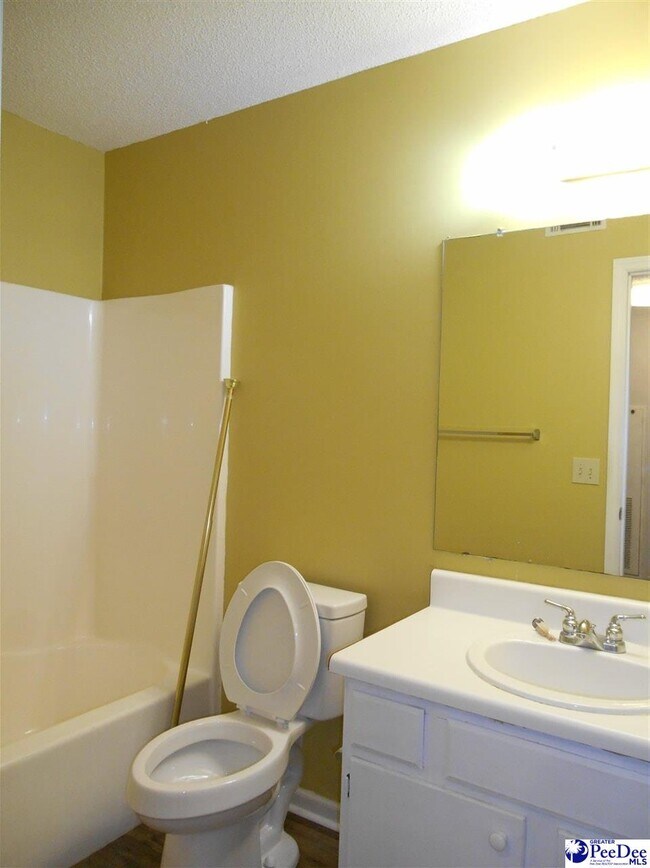 Foto del edificio - 711 Coventry Ln