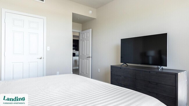 Foto del edificio - 4590 Winkler Ave