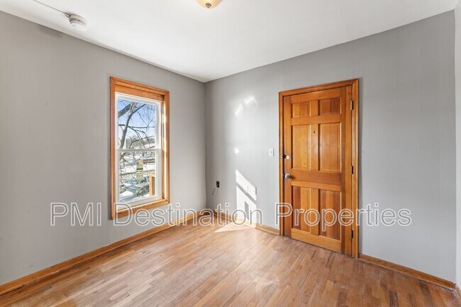 Building Photo - 533 Brown Ave