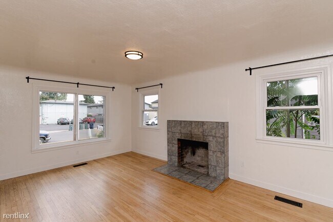 Building Photo - 3 br, 1 bath House - 340 Broad Street North