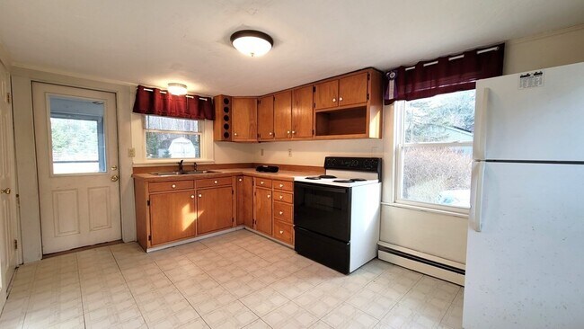 Building Photo - 173 Southville Rd
