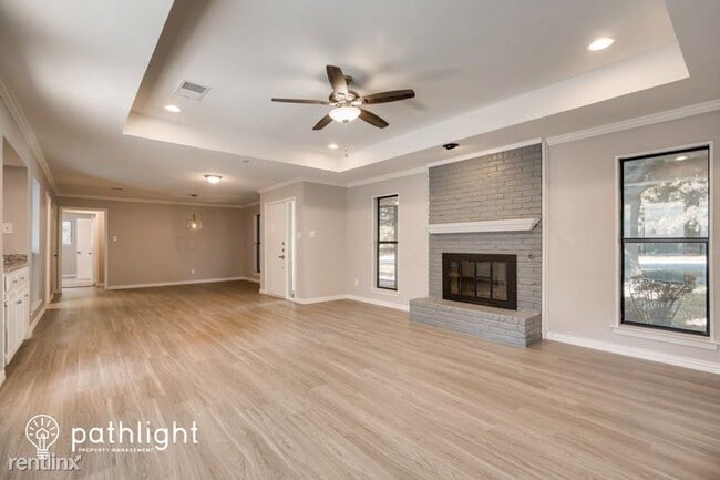 Building Photo - 4 br, 2 bath House - 3411 Woodside Drive UNIT