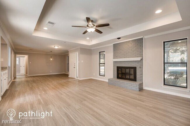 Foto del edificio - 4 br, 2 bath House - 3411 Woodside Drive UNIT