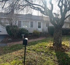 Building Photo - 4 Meadowview Ln