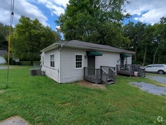 Building Photo - 900 Carline Rd