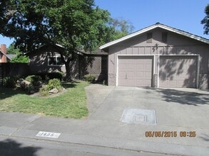 Building Photo - 1425 Chapala Way