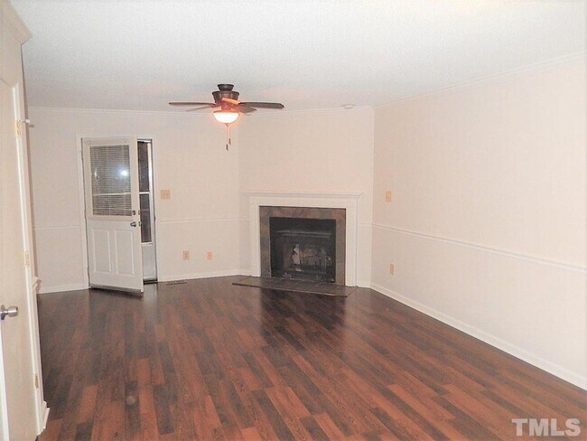 Building Photo - 1319 Wall Rd