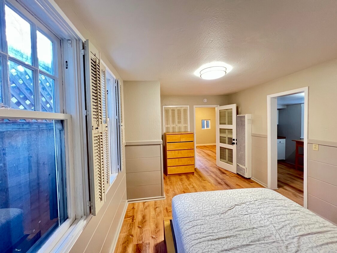 Bedroom - 1226 Middlefield Rd