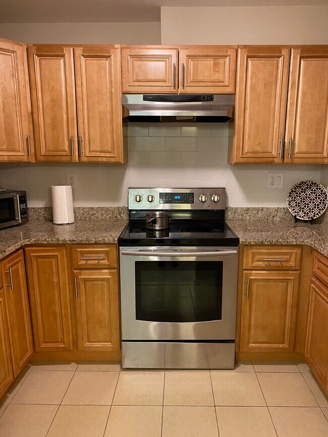 Cocina actualizada - 48 Bigelow Ave