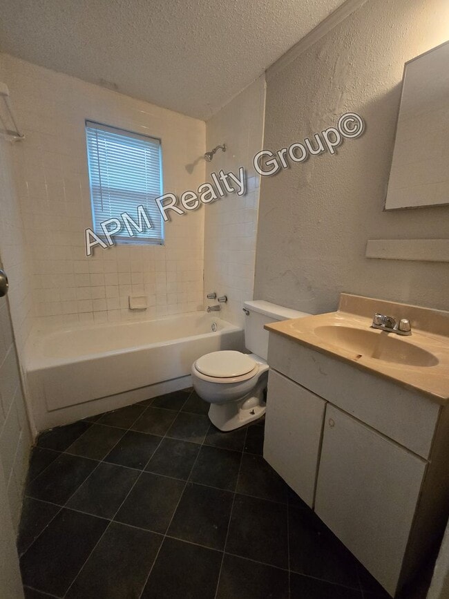 Building Photo - Renovated apartment in Earlwood - 50% off first month