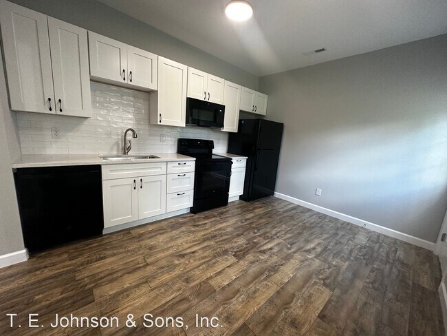 Building Photo - 2 br, 1 bath House - 861 W 12th St