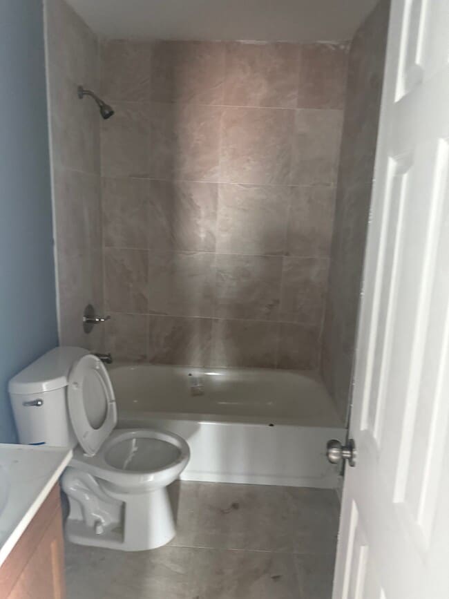 Foto del edificio - 4936 Lonely Oak Dr