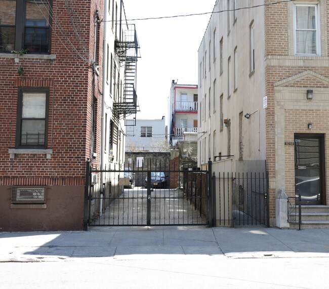 Foto del edificio - 3038 Wallace Ave