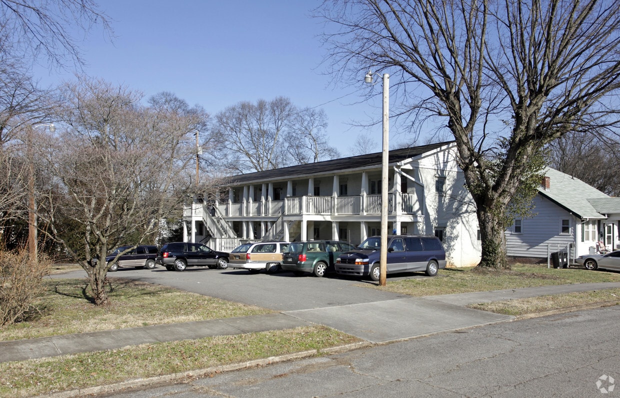 Primary Photo - Luttrell Apartments