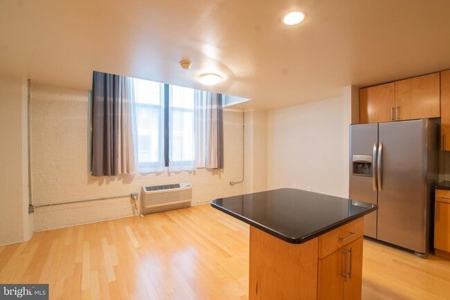 Building Photo - 1100 S Broad St