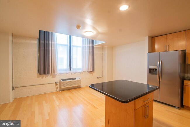 Foto del edificio - 1100 S Broad St