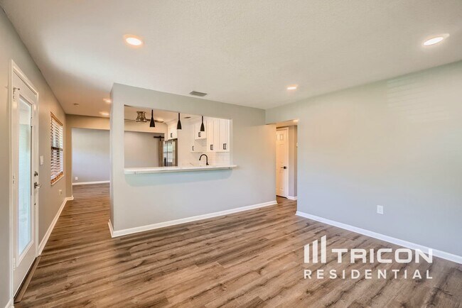 Foto del edificio - 348 Barbara Cir