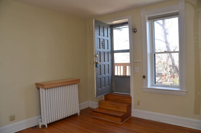 Entrada principal desde el apartamento - 1709 Pine St