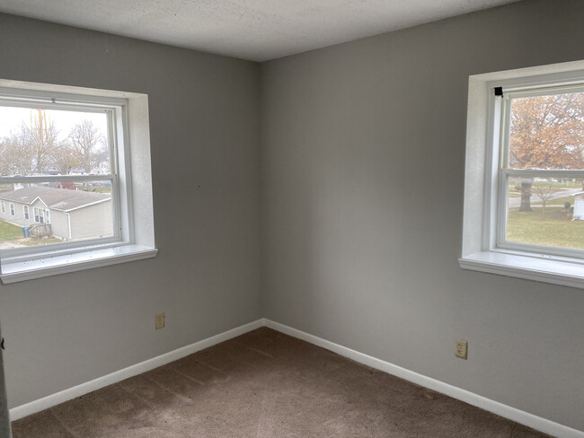 Bedroom - 188 N East St