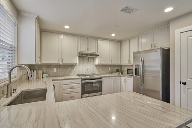 Building Photo - 38 E Gaslight Pl