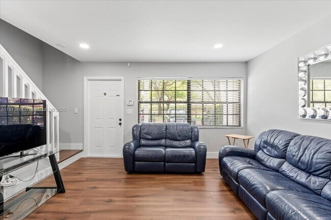 Foto del edificio - 10789 NW 11th St