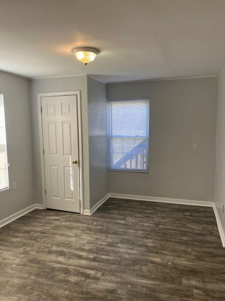 Foto del edificio - 4 bdrm/2 bath first floor duplex unit