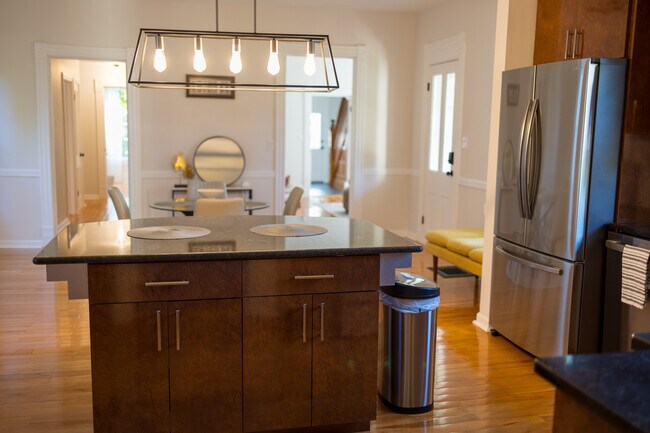 Foto del edificio - 5104 Abigail Dr