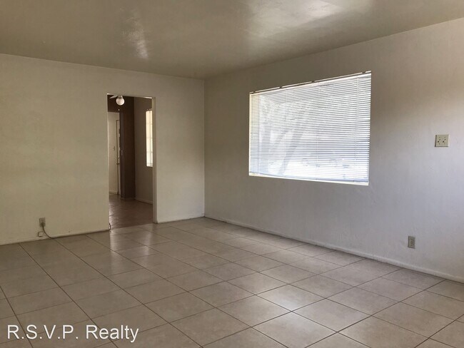 Building Photo - 3 br, 1.5 bath House - 529 W. 17th Place
