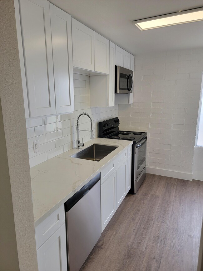 Vista de la cocina - Palisade Flats- Stunning Renovations