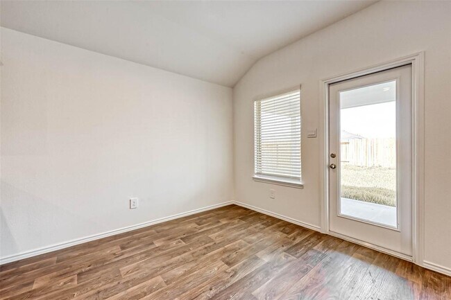 Foto del edificio - 5123 Bay Mdws Ln
