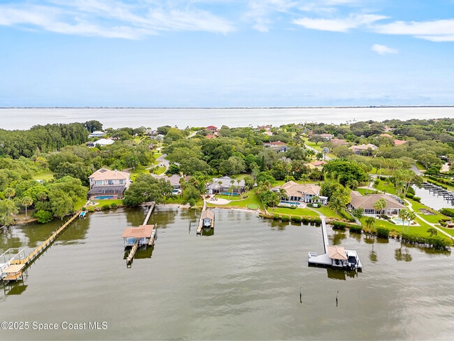 Building Photo - 165 Crispin St