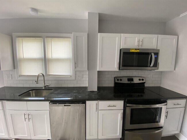 Building Photo - 1 br, 1.5 bath  - 195 Kimberly Avenue