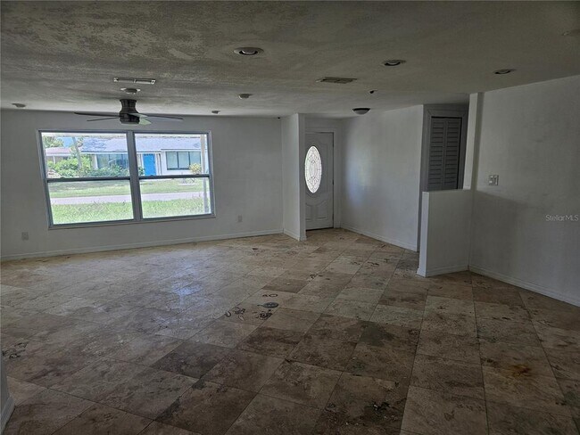 Foto del edificio - 107 W North Branch Rd
