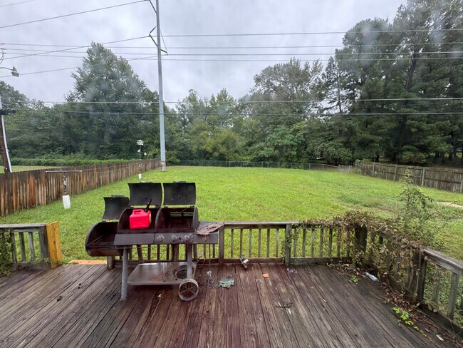 Foto del edificio - 1317 Hendrix Dr