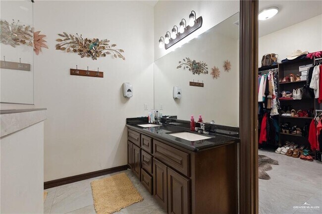 Foto del edificio - 12 Carlos Dr