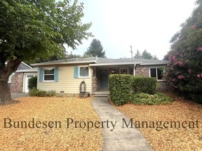 Building Photo - 3237 Midway Dr