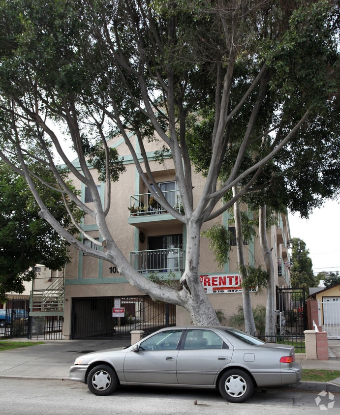 Building Photo - 1025 Cherry Ave