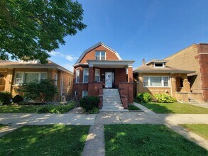 Building Photo - 4048 N Marmora Ave